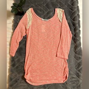 Women’s Coral Striped 3/4 sleeve top. Lace detail. NWT!!